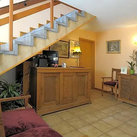 Hotell Restaurant La Ferme De Grambais 2*